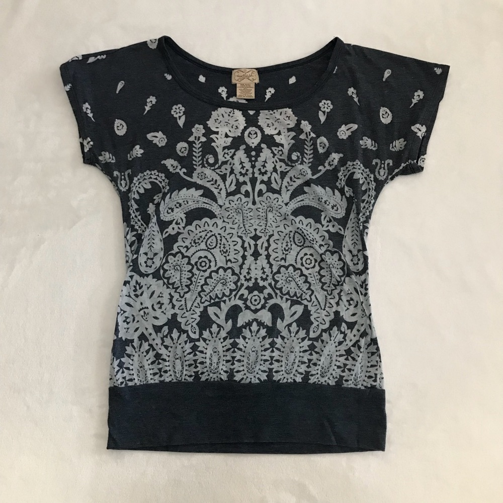 Eyelash Couture Blue and White Short Sleeve Top. Women's Size Small.
